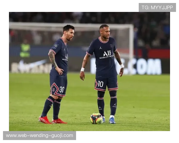 法甲联赛最新战况分析：巴黎圣日耳曼与里昂的精彩对决